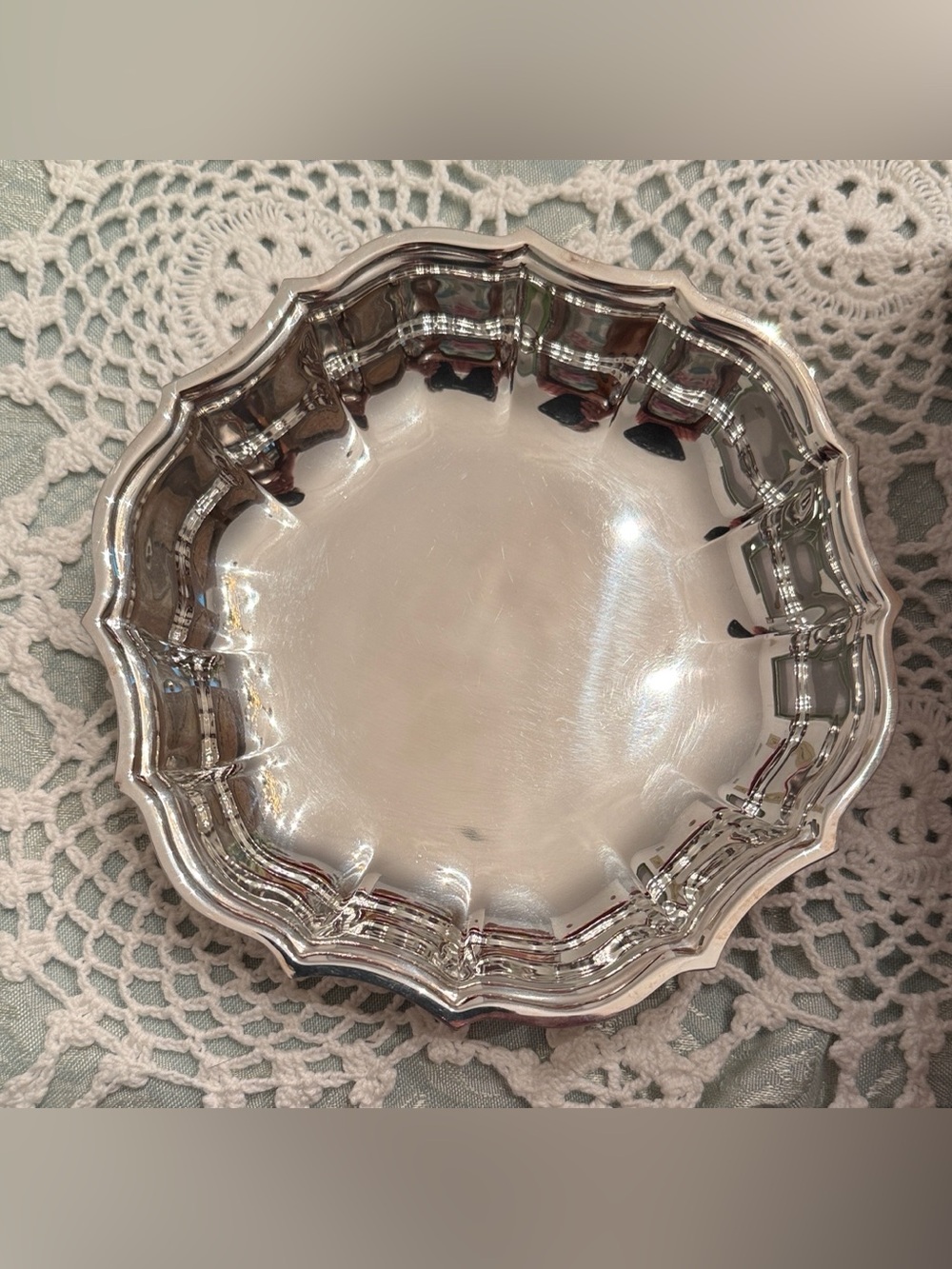 Vintage Oneida Silver-Tone Scalloped Serving Bowl